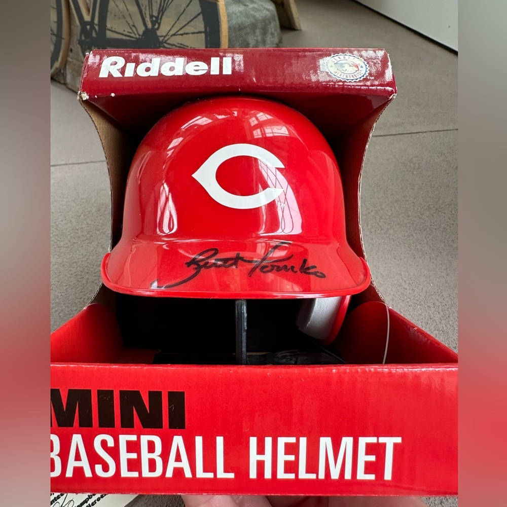 Cincinnati Reds Brett Tomko AUTOGRAPHED Riddell MINI Helmet - Picture 6 of 11